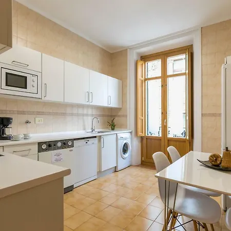 Gran Via 3 By Forever شقة *